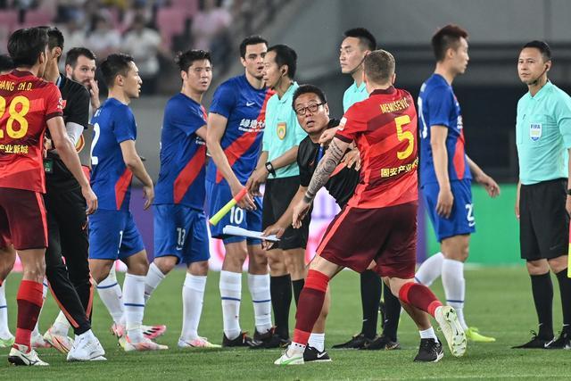 冠军(CHAMPION)官方网站 - 行业领先的体育数据平联系视觉图